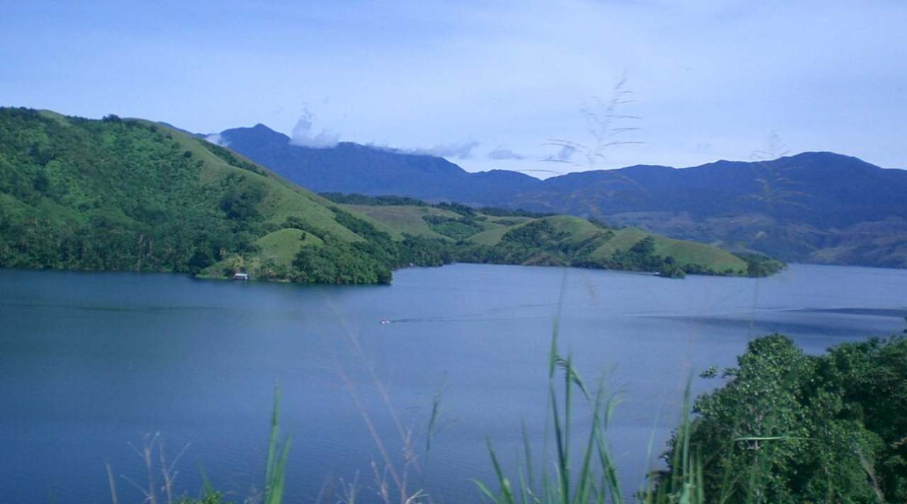 Keindahan Danau Sentani di Jayapura Papua