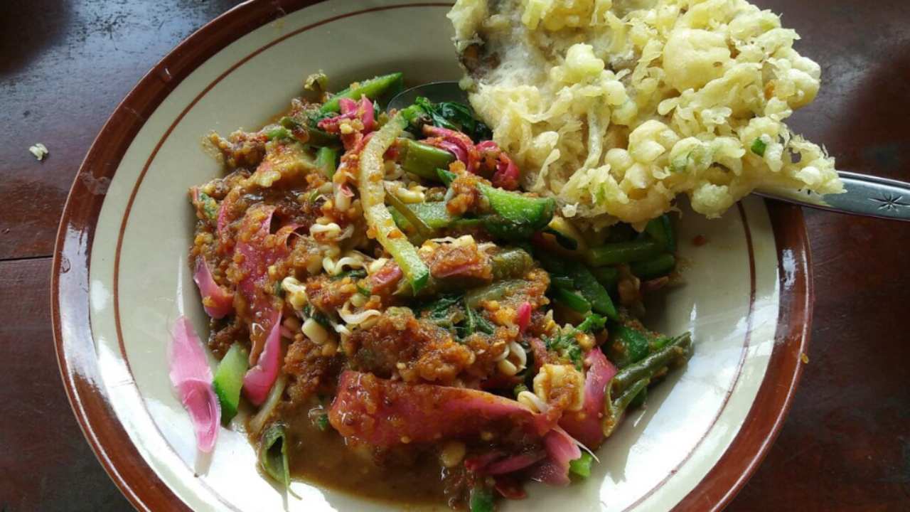 Pecel Kecombrang Inovasi Kuliner Tradisional yang Makin Donikmati Masyarakat