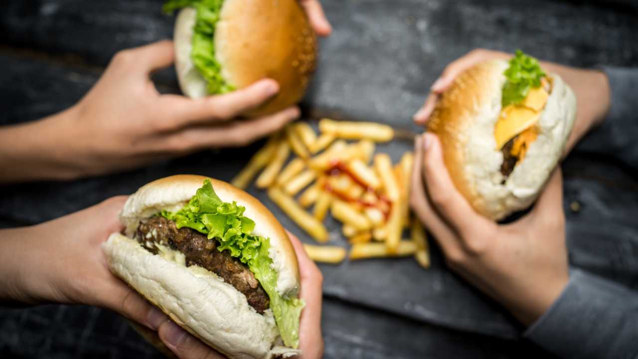 Burger Lokal Rasa Internasional Strategi UMKM Saingi Brand Besar
