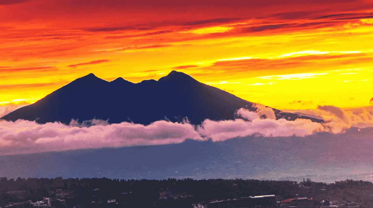 Menikmati Misteri dan Pesona Gunung Salak di Jawa Barat