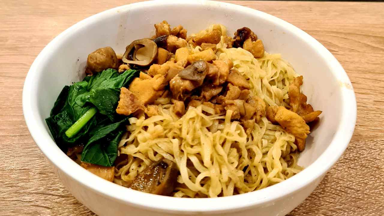 Bakmi Ayam Jamur Kuliner Legendaris yang Terus Berinovasi