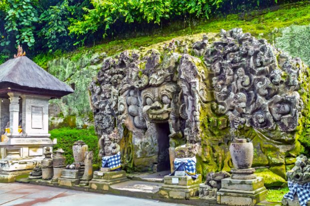 Wisata Goa Gajah
