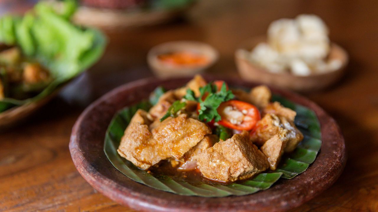 Bisnis Tahu Gejrot Semakin Ramai, dari Tradisi Khas Cirebon