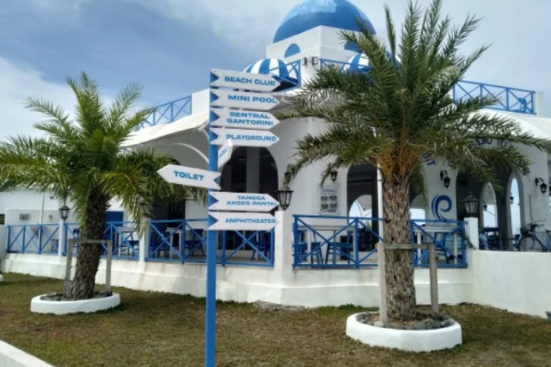 Keindahan Laut Biru dan Pasir Putih 