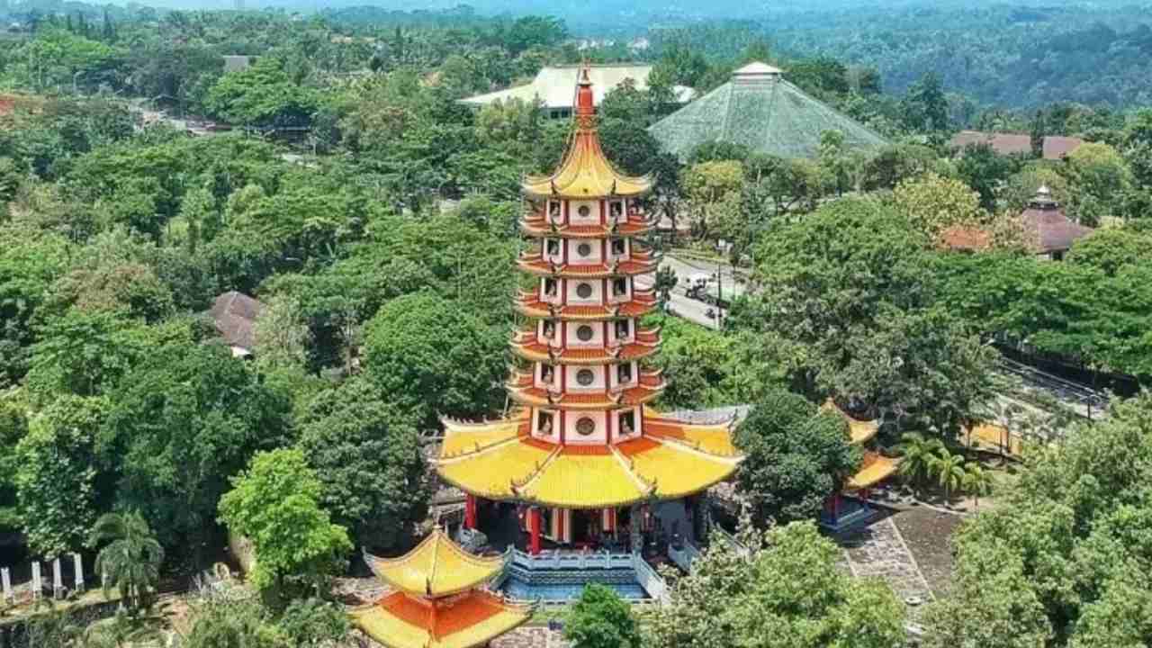Pesona Religi dan Arsitektur Pagoda Avalokitesvara Semarang