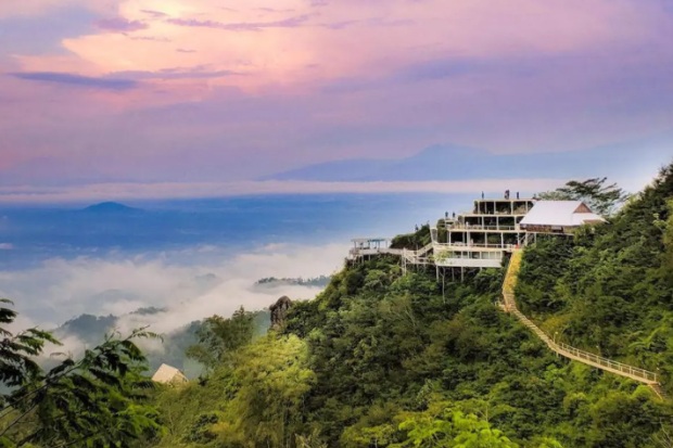 Spot Foto Instagramable di Tumpeng Menoreh