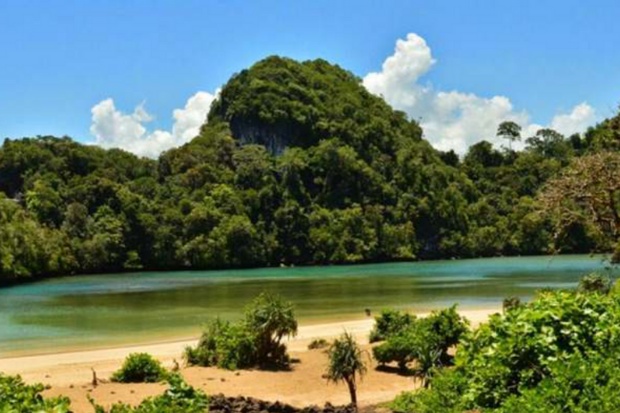 Wisata Mangrove dan Laguna Segara Anakan