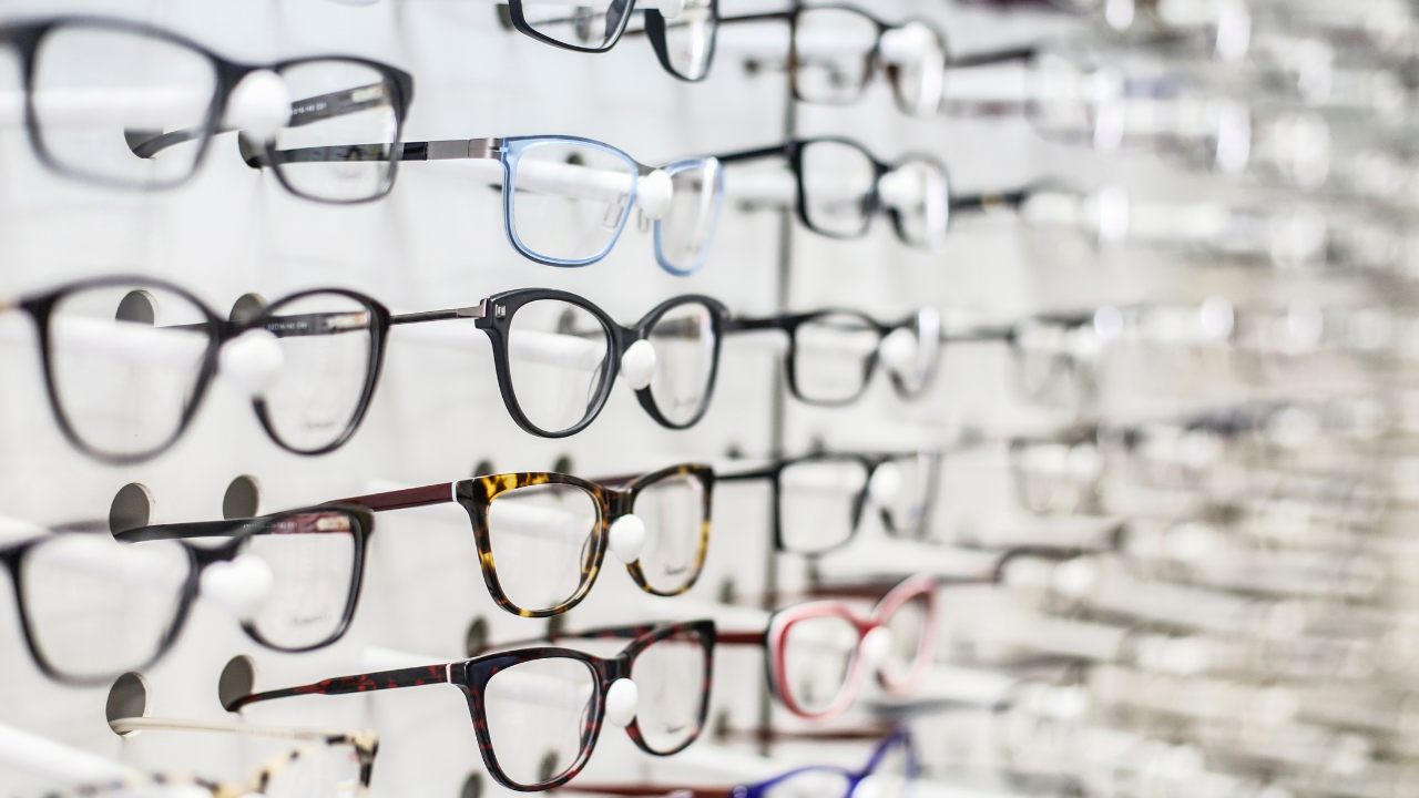 Bisnis Kacamata Jadi Peluang di Tengah Tren Fashion Masa Kini