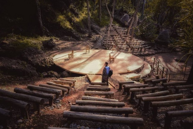 Keunikan Rumah Hobbit di Seribu Batu