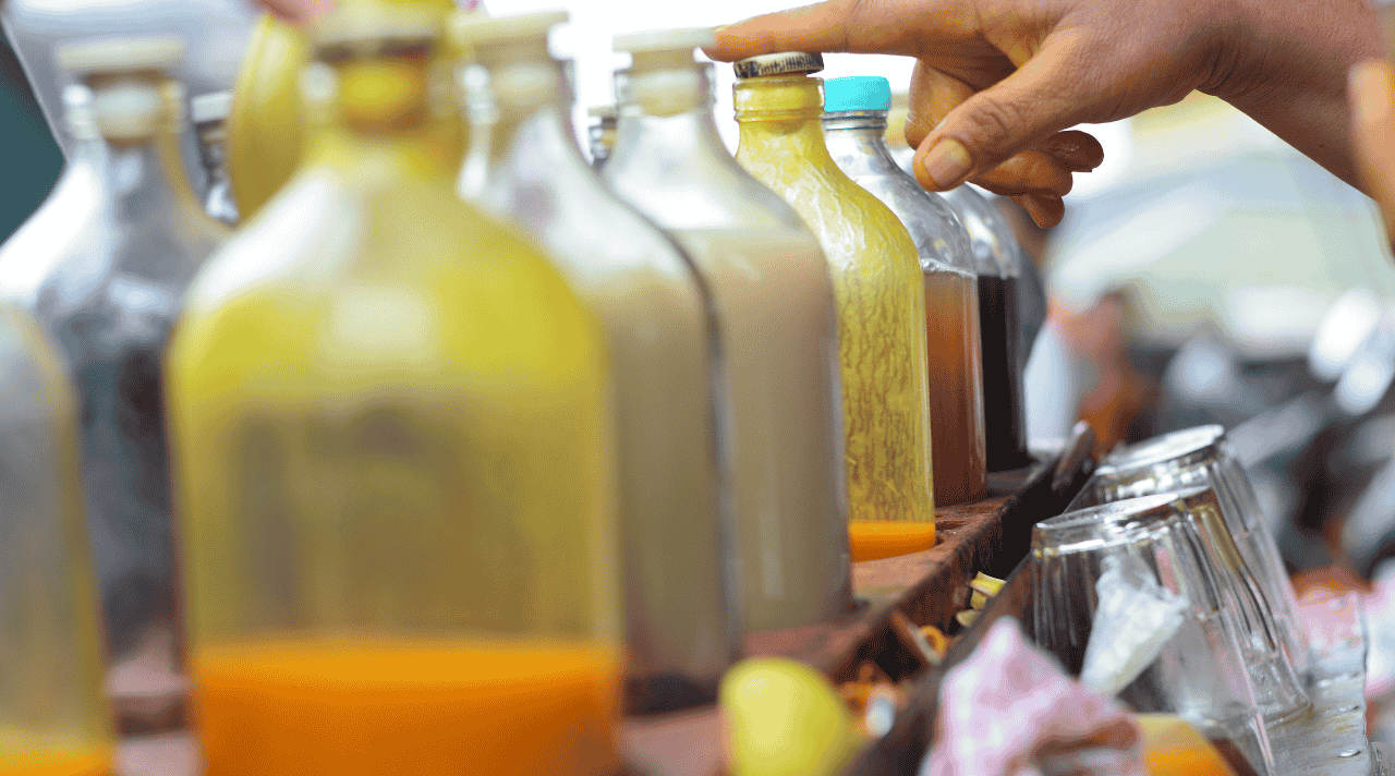 Kisah Sukses Penjual Jamu yang Mampu Sekolahkan Anak Hingga S2