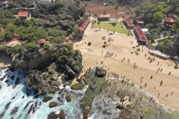 Kuliner dan Warung di Sekitar Pantai Ngrawe