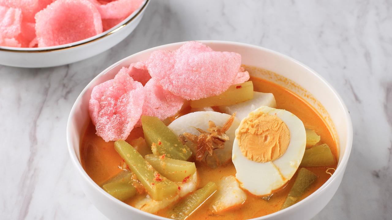 Lontong Sayur yang Terus Bertahan di Pasaran Nusantara