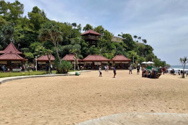 Suasana Pantai dan Aktivitas yang Bisa Dilakukan

