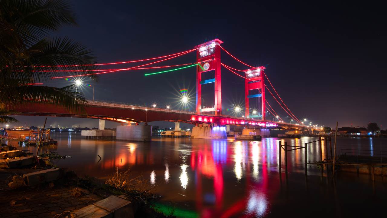 Jembatan Ampera Palembang, Wisata di Tepian Sungai Musi