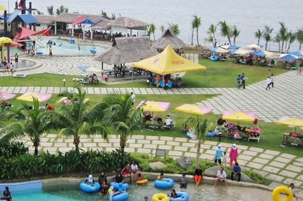 Wahana Permainan Pantai Cermin Theme Park