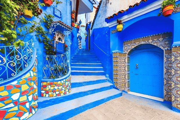 Alasan Warna Biru Mendominasi Seluruh Kota