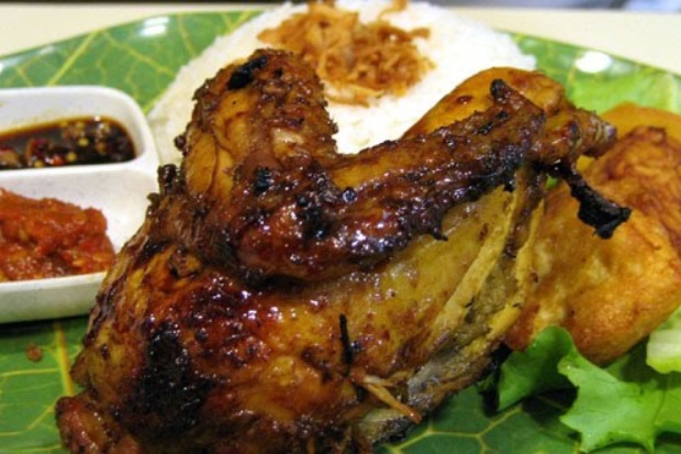 Cara Menikmati Ayam Bakar Betutu Paling Nikmat