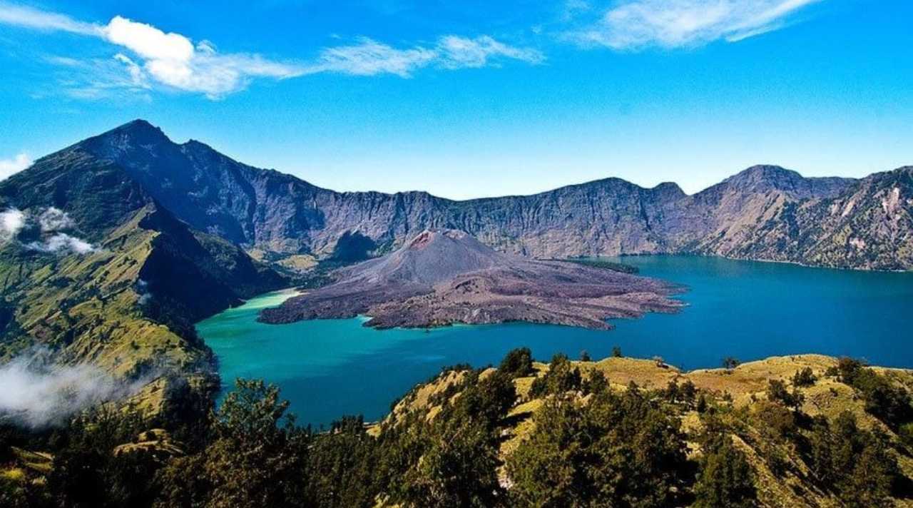 Gunung Rinjani, Pesona Alam Megah di Lombok