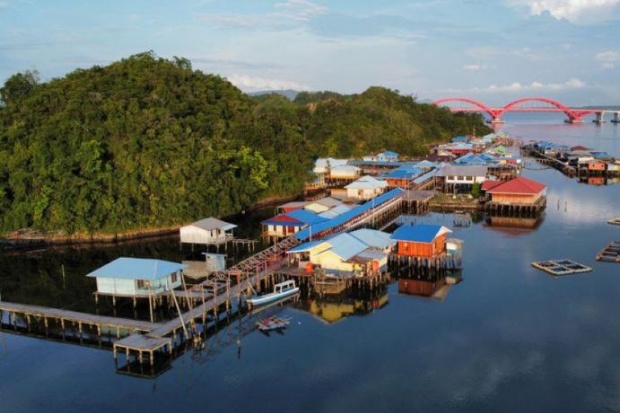 Kampung Terapung Teluk Youtefa