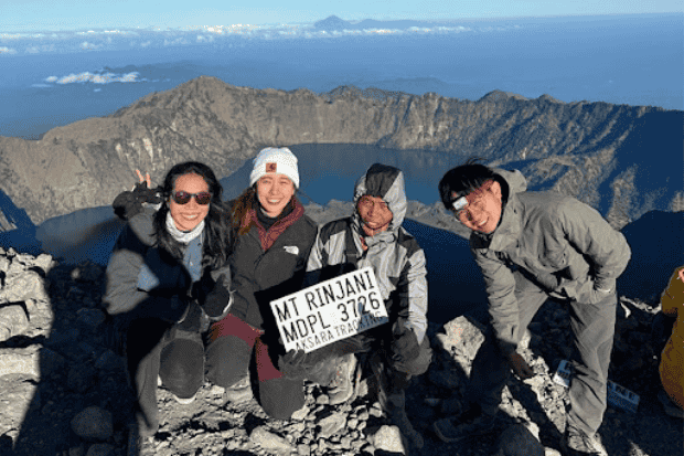 Keindahan Alam dan Pengalaman Pendakian