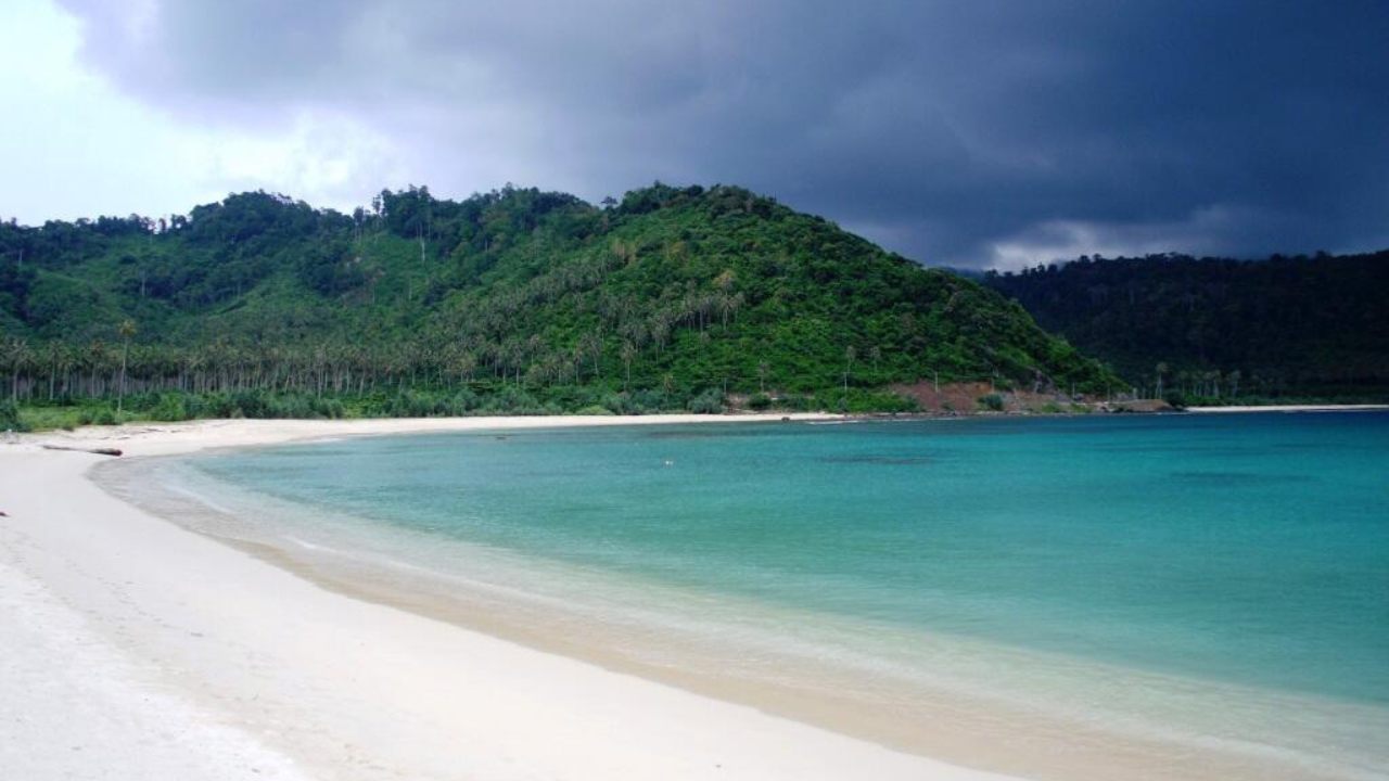 Pantai Lampuuk Aceh Wisata Pantai di Ujung Barat Indonesia