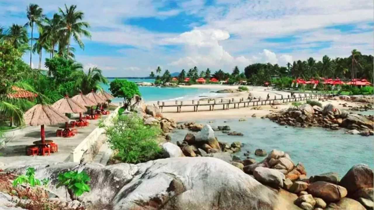 Pantai Parai Tenggiri Bangka, Ikon Wisata Bahari di Timur Sumatra