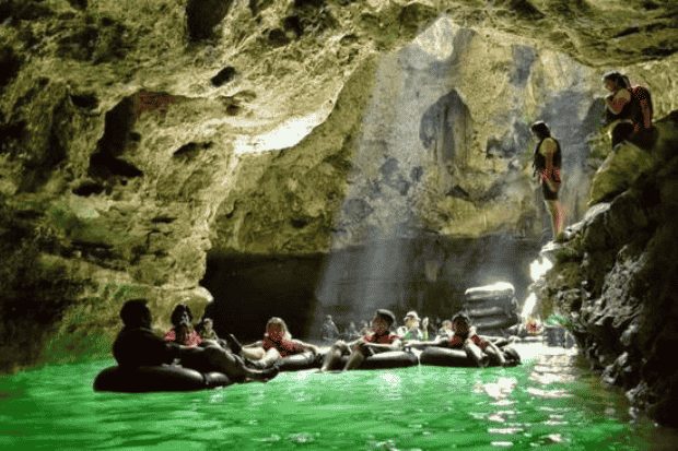 Pengalaman Menyusuri Sungai Bawah Tanah