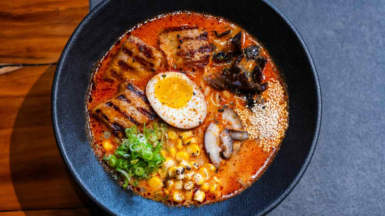 Ramen Kuah Pedas Menguat di Pasar Kuliner Modern