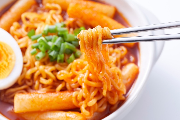 Ramen Pedas Korea Menarik Segmen Anak Muda