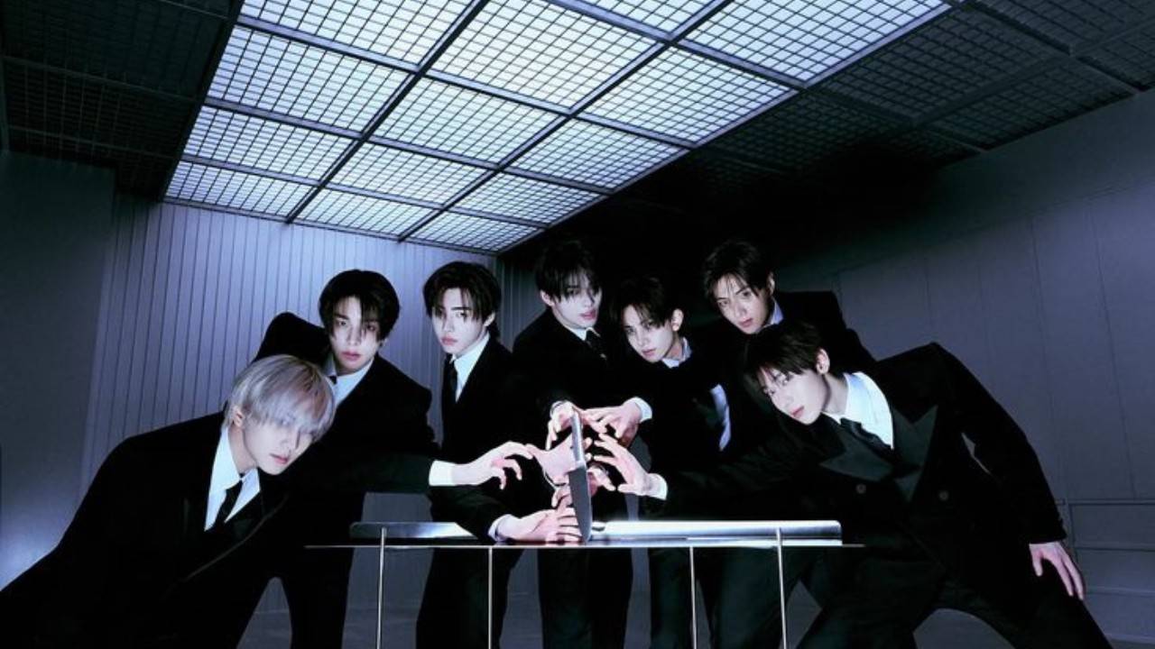 Enhypen jadi idola K-pop yang makin bersinar di industri musik dengan konsep unik dan penampilan memukau