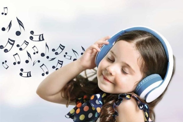 Jenis lagu Inggris yang sering kamu dengarkan dengan berbagai pilihan genre seperti pop, R&B, hip hop, dan EDM sesuai suasana hati