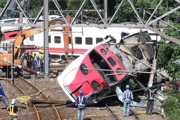 penyebab kecelakaan kereta yang melibatkan kesalahan manusia, faktor teknis, dan rendahnya disiplin saat melintasi perlintasan
