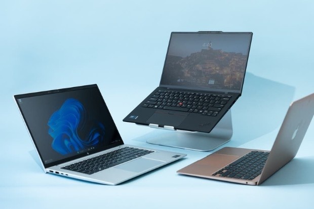 Laptop Asus masih menjadi favorit banyak pengguna karena desain modern, performa stabil, dan pilihan seri yang cocok untuk kerja maupun belajar.