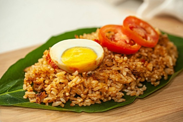 resep nasi goreng jawa dengan rasa gurih manis khas rumahan dan tampilan menggugah selera