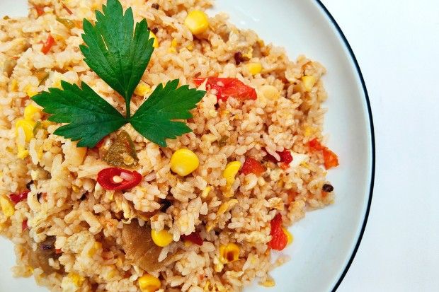 resep nasi goreng sederhana untuk pemula dengan bahan praktis dan tampilan lezat untuk menu rumahan