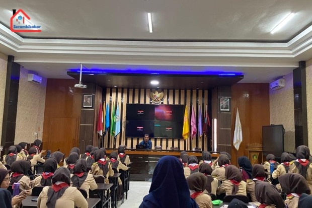 Wivi Digital memberikan materi affiliate marketing untuk siswa dalam kegiatan guru tamu di sekolah